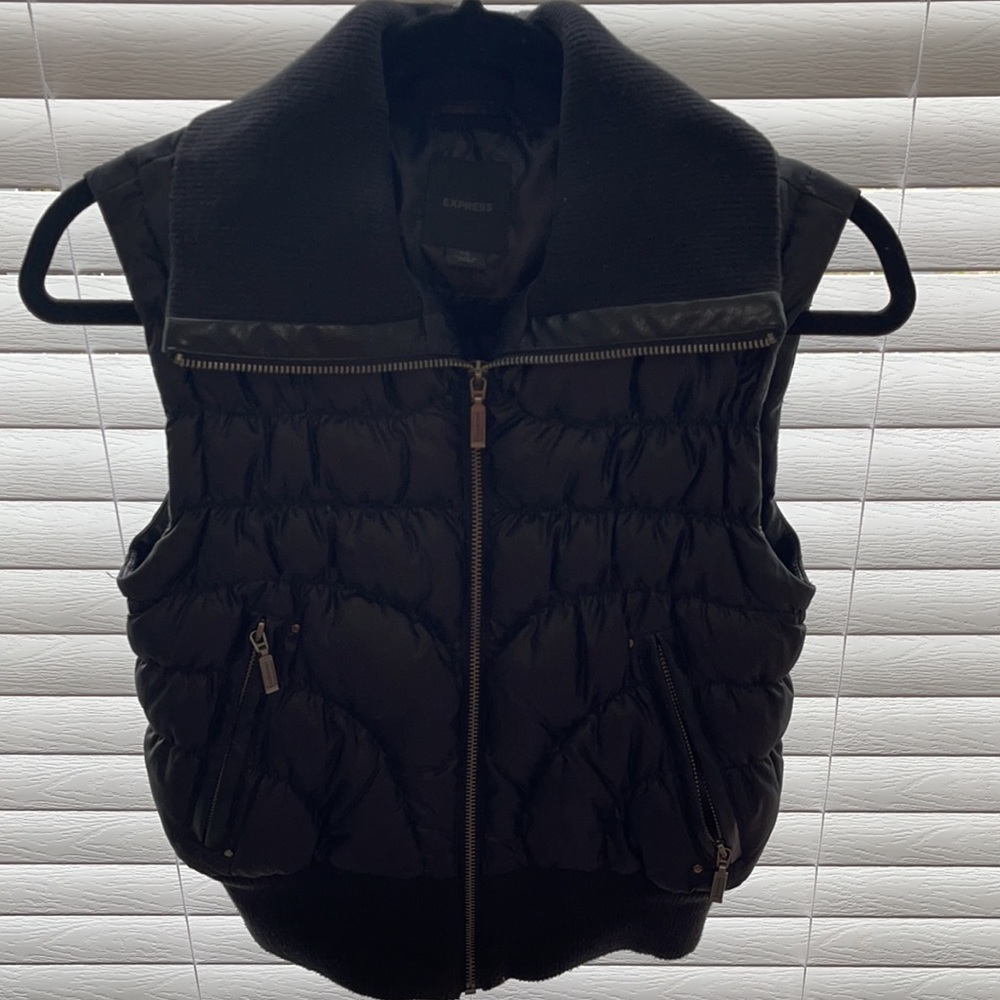 Vest - Picture 3 of 4